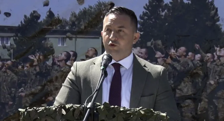 Mejaj, le nouveau KSF recrute : Dans la vie militaire à côté d'Adam Jashar est un commandant de vie