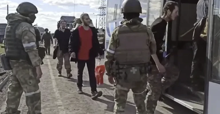 Die Evakuierung von Soldaten aus der Stahlfabrik in Marioupol geht weiter