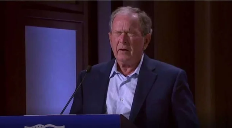 La langue de Bush glisse : la décision de Poutine de brutaliser l'Irak... Je veux dire l'Ukraine