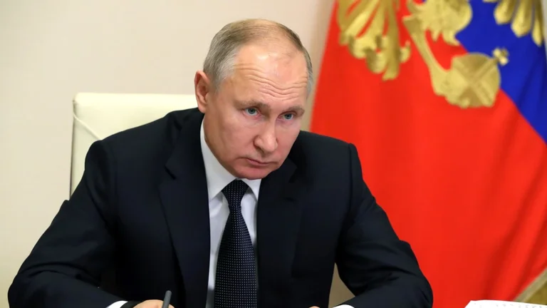 British Intelligence: Putin is downloading commandes due to failures