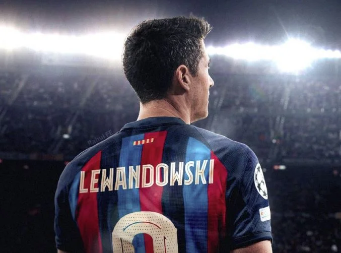 Lewandowski's agent was in Barcelona's office, bought 10 fans named 9th Polish