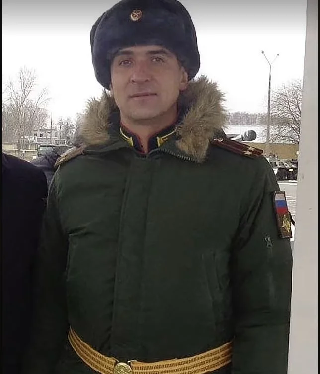 Il a été envoyé pour remplacer le colonel assassiné, et il a été tué.