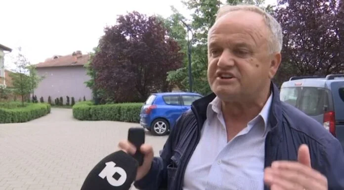Directeur d'école à Pec: les élèves de la communauté ne sont pas en première année, ils viennent juste de voir le programme.