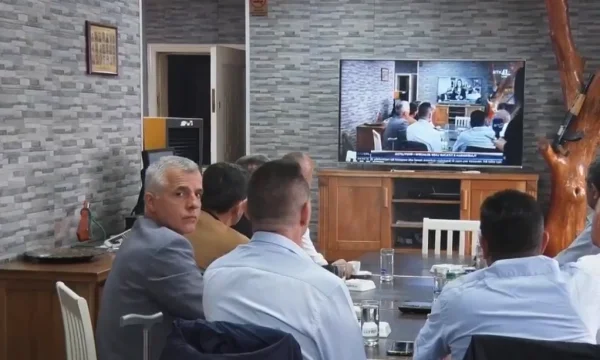 KLA's OVL members gather to attend Gucati and Haradinaj session