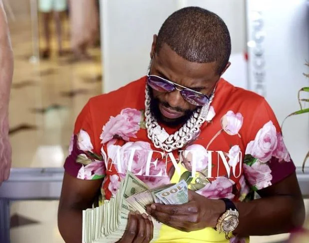 ” Quando vuoi farlo Guarda quanti soldi ha fatto il pugile Mayweather dalle scommesse, ma ha perso molto.