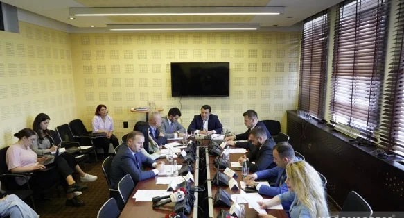 Il y a aussi la prochaine Commission qui exige VV pour la puissance 2006-2022: dirigé par Hajdar Beqa