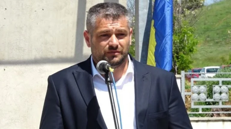 Le fils d'Ukshin Hoti : Les kidnappeurs de papa non seulement sont libres mais ont aussi des postes publics en Serbie
