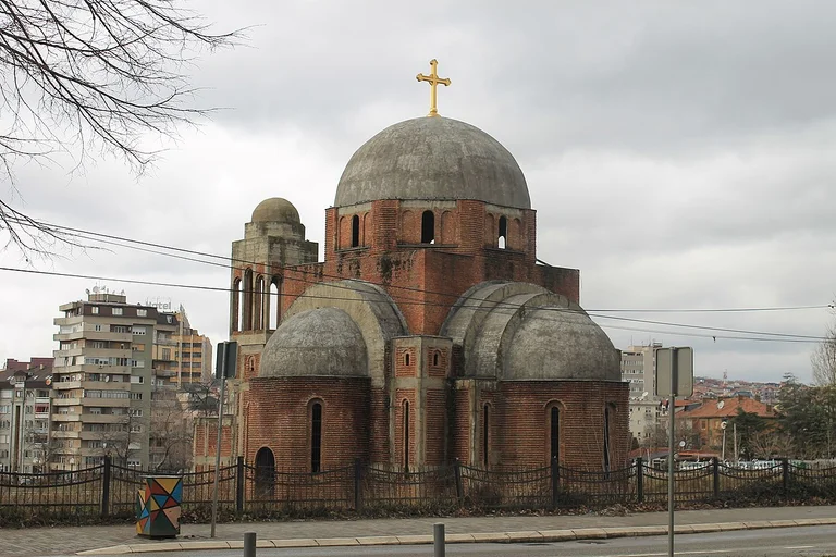 Les historiens de Decani exigent que l'église sur la propriété de UP soit convertie en Musée de l'Holocauste