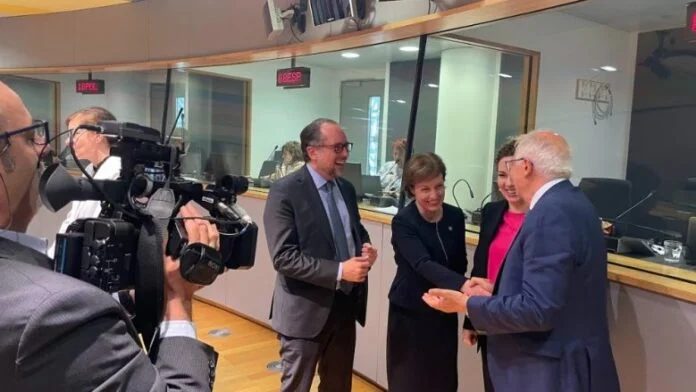 La réunion de Borrell à Bruxelles commence avec les ministres des Affaires étrangères des Balkans, Donika Gervala