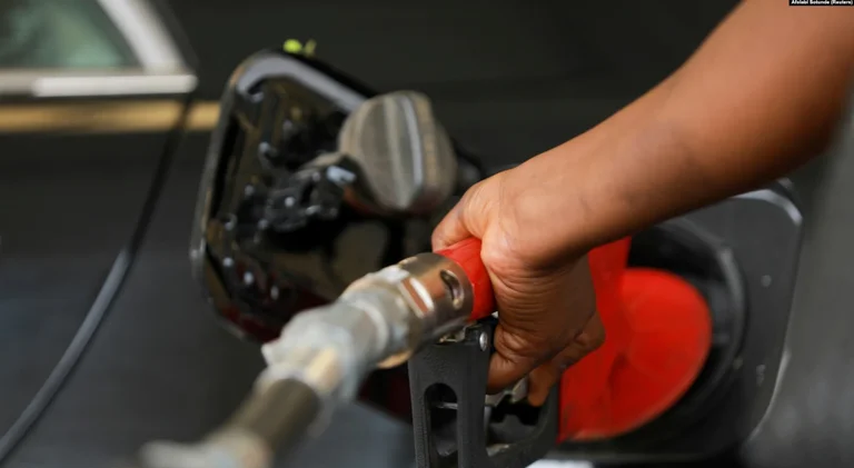 Le prix du pétrole a chuté le matin, a augmenté l'après-midi