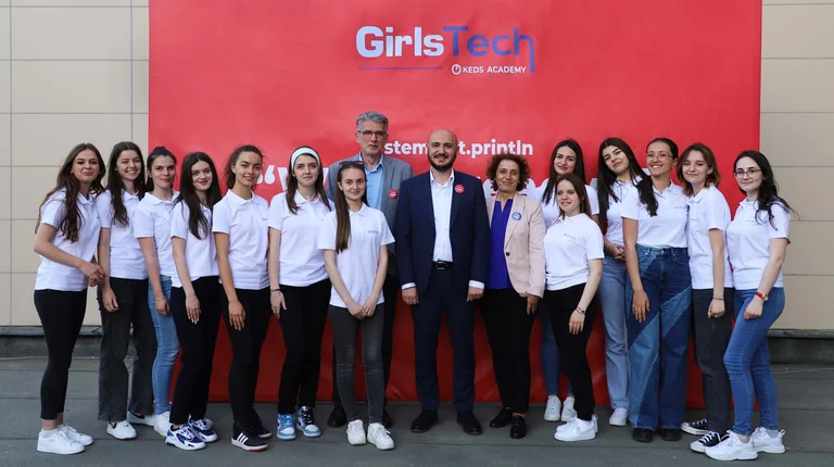 KEDS a lancé un programme “Technological Girls TECH”
