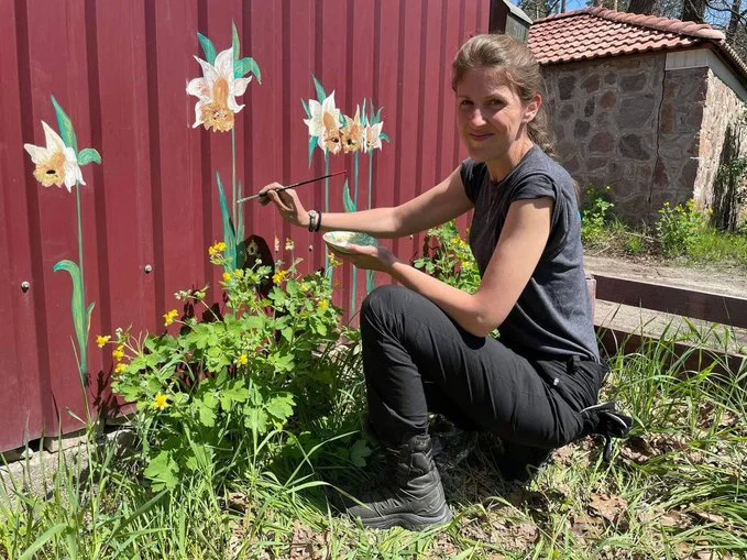 Cuando el dolor se convierte en arte: El artista trae balas a la flor en Butcha