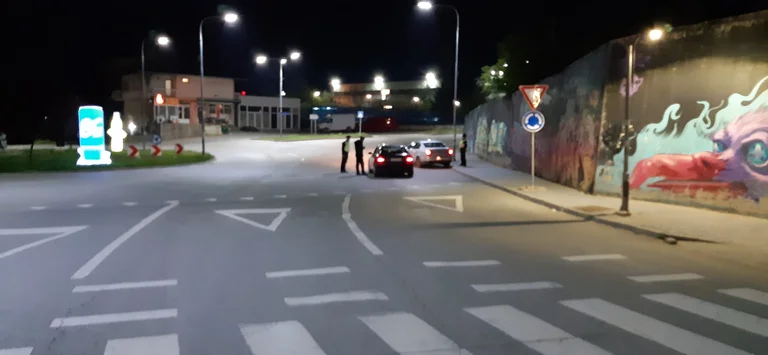 Rapporto di polizia / Tre donne e un maschio sono state ferite nell'incidente di B Street di ieri sera.