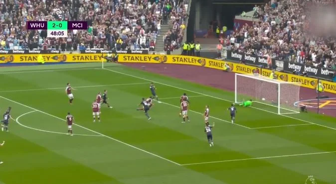 Répondre à Man City Grealish marque le but fou volley