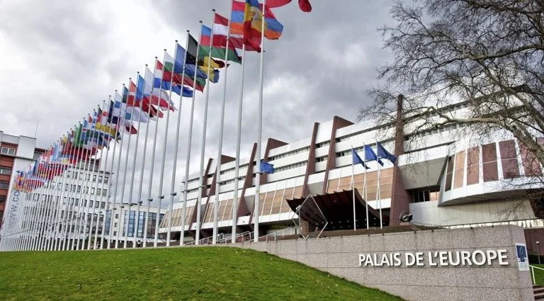Regards sur l'Espagne, puis-je soutenir le Kosovo pour son adhésion au Conseil de l'Europe?