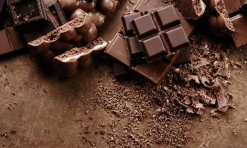 Un certo numero di vantaggi dal consumo di cioccolato nero