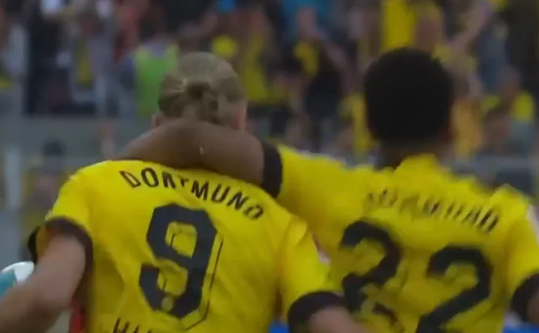 Hawaii marque son dernier match avec Dortmund