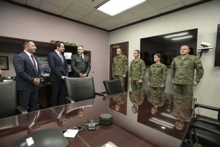 Mehaj Kurt visite des soldats de la KSF en Iowa