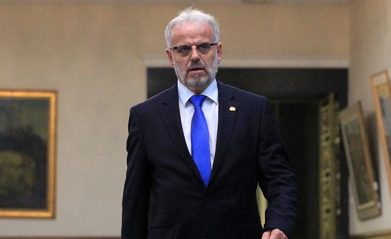 Talat Xhaferi offense les députés, sa démission a exhorté