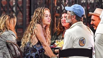 Bisous et câlins, Rita Ora et Taika Waiti plus amoureux que jamais