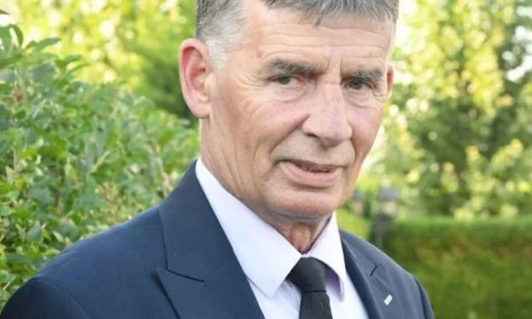 Mit 500 Euro in feiner ehemaliger Decani Gemeinde Kopf berechnet, nicht meldepflichtig
