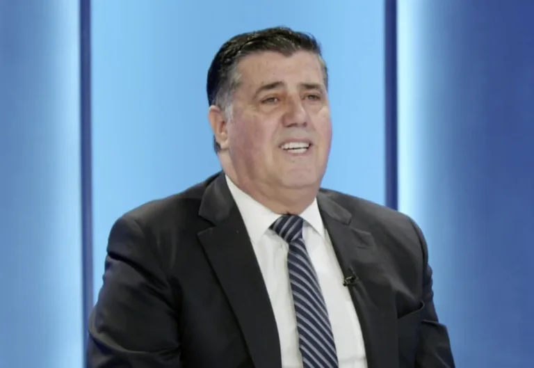 Kurti et Osmani ont défendu Berisha, Haziri réagit : C'est un câlin de mafia.