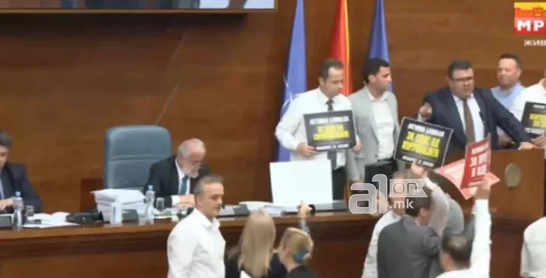 Tensions au Parlement de Macédoine, Xhaferi crie à Micevski: Asseyez-vous si vous n'êtes pas pour battre