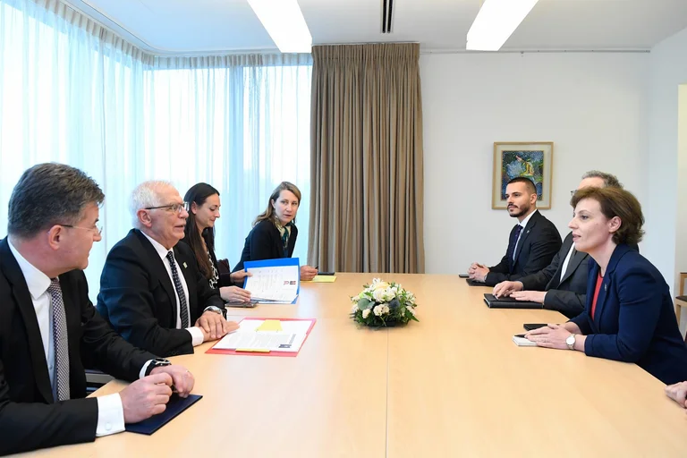 Images de la rencontre de Borrell avec Gervall avant le dîner informel