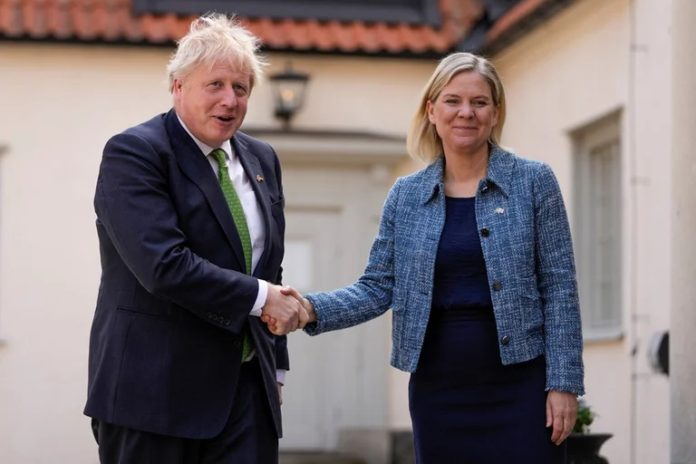 Johnson firma le dichiarazioni di sicurezza con Svezia, Finlandia