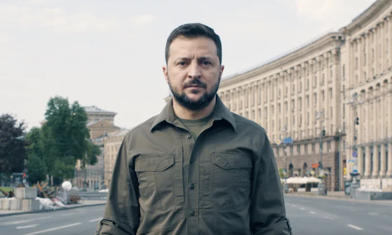 Zelensky: les forces ukrainiennes reprennent les villages de Kharkiv