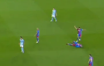 V IDEO: Wie schwer der Barcelona-Spieler unbewusst ins Feld zieht