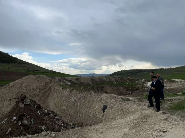Excavations beginnen in Serbien auf der Suche nach Kapitalresten fehlender Albaner während des Kosovo-Kriegs