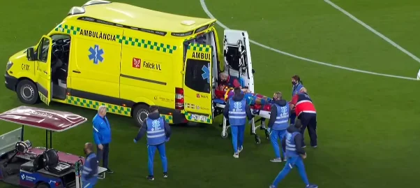Terrorschaden am Barcelona Celta Vigo Spiel, Rettungswagen ins Feld