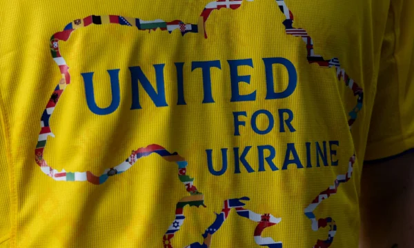 L'Ukraine place également le drapeau du Kosovo sur des fanfares spéciales