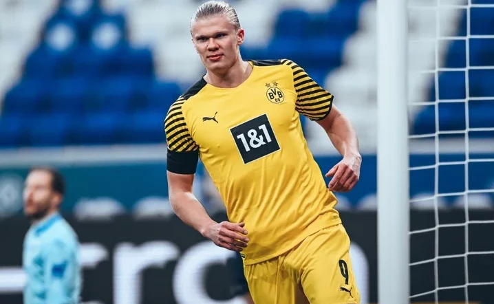 Officiel: Erling Haaland signe avec Manchester City