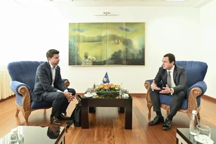 Kurti avant sa visite aux États-Unis a accueilli un politicien pro-rus de Suisse, avec des attitudes même contre l'OTAN