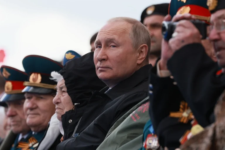 Renseignement britannique: La résistance ukrainienne a empêché Poutine de déclarer la victoire à “Victory Dit”
