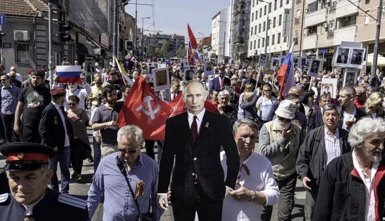 Le soutien de la Russie au Parapass pour la journée de la victoire à Belgrade