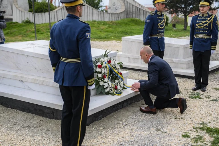 Ramush Haradinaj commemora Ilir Konusevci di Haziri Mala