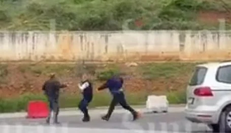 Movie view in Vermica: The truck driver pulls out the knife, the customs officer kicks and the policeman with a gun