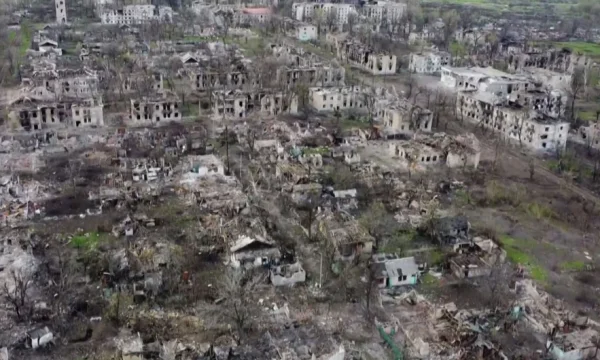 Ucraina: Bomba colpisce la scuola, sospettata di decine di morti
