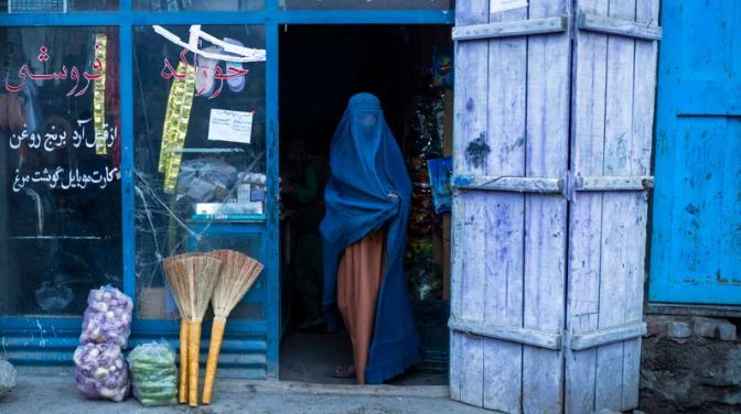 Les Taliban ordonnent aux femmes afghanes de porter des articles en public