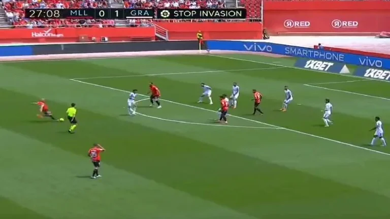 Guarda Vedat Muriq che assiste al primo gol di Maiorca.