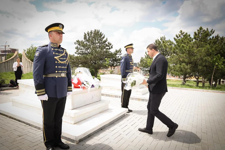 Krasniqi commemorates 24th anniversary of hero Bahri Fazliu's fall