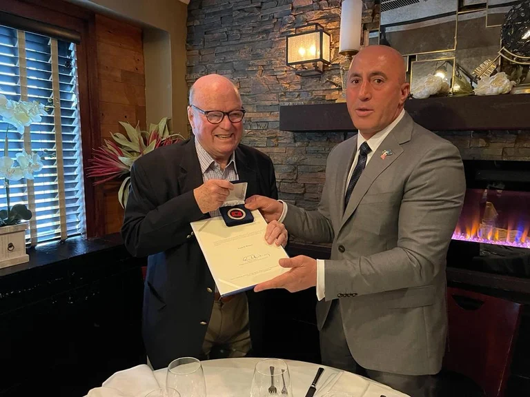 Haradinaj meets Ambassador Frank Wisner, medals his contribution to independence and Kosovo consolidation