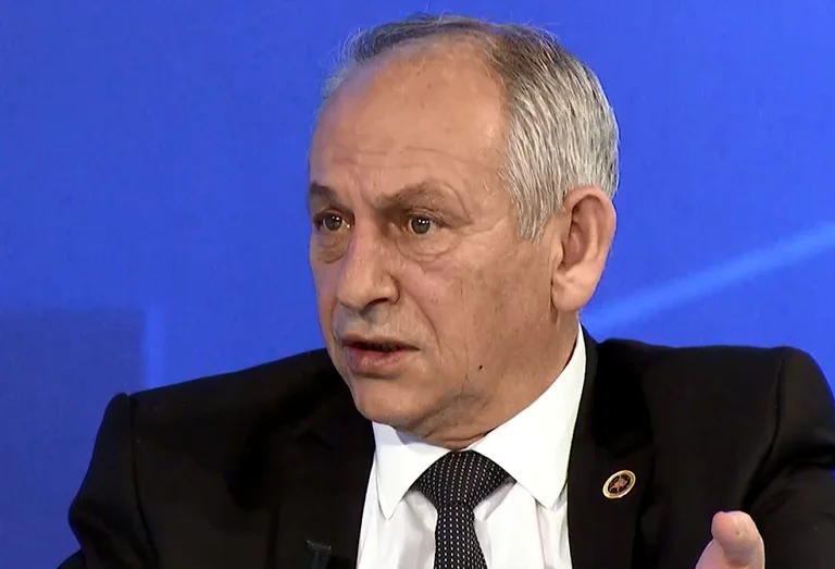 Dreshaj: Vaksinimi ndaj COVID-19 duhet bërë obligues nëse atë e refuzojnë 50% e popullatës