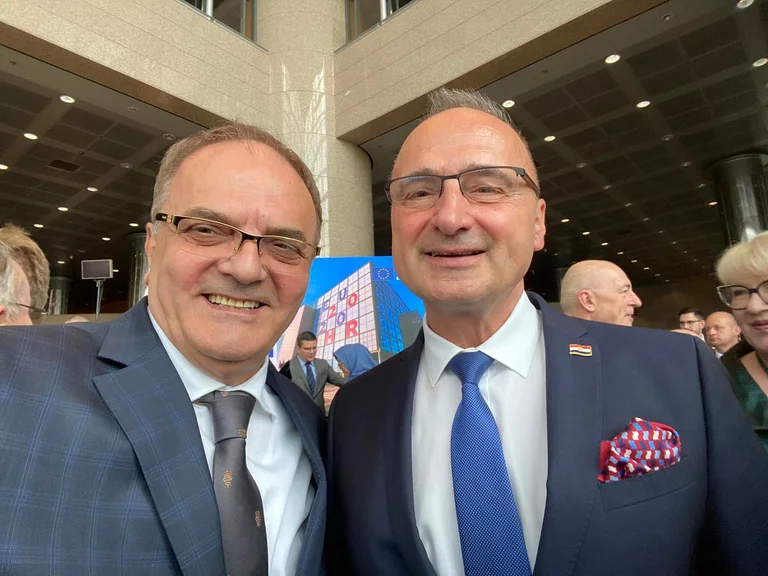 Pas de réponse au scandale, Martin Berisha lors de conférences et réunions avec des responsables croates