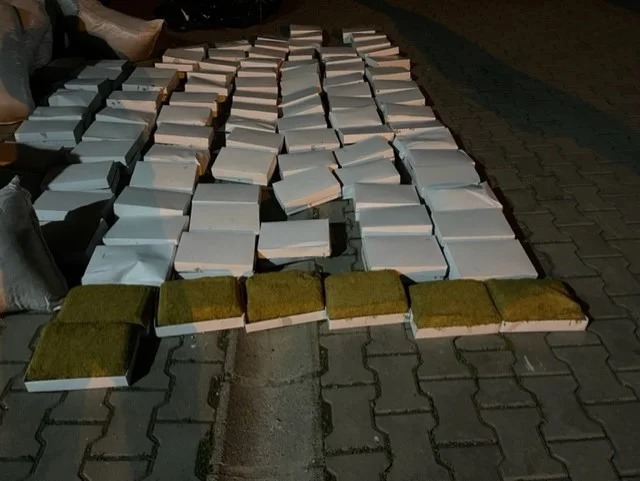 Anno: Il contrabbando di 600 kg di tabacco grezzo è impedito