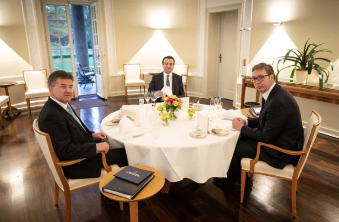 La birra di Vuchy Kurt dopo cena con Lajcak, afferma l'ex ministro serbo