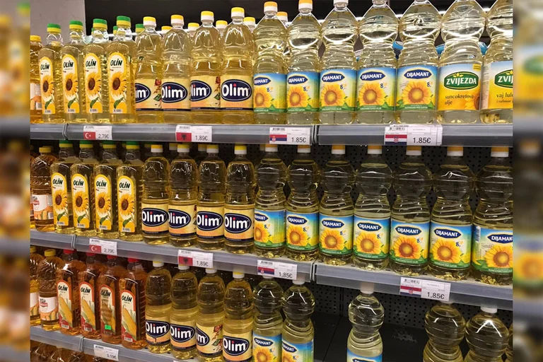Le restrizioni di commercio di olio di girasole sono iniziate, il primo a soffrire di piccole imprese